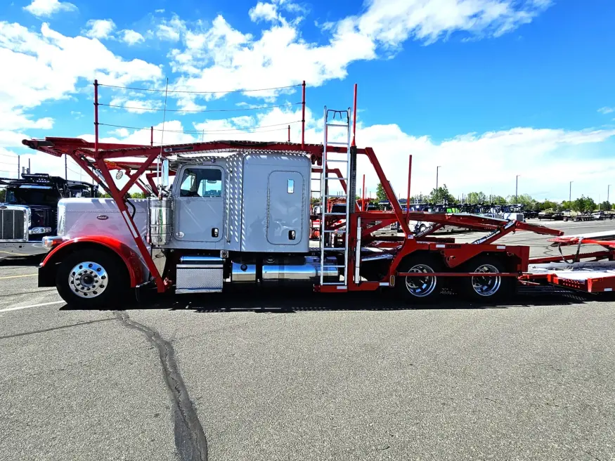 2020 Peterbilt 389 | Photo 17 of 35