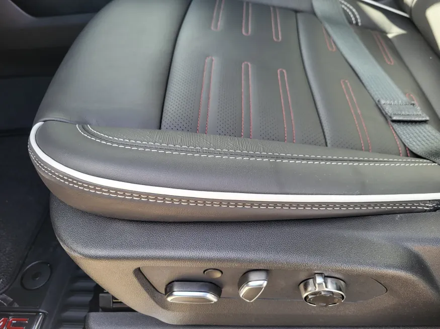 2026 GMC Sierra 2500HD AT4X | Photo 23 of 33