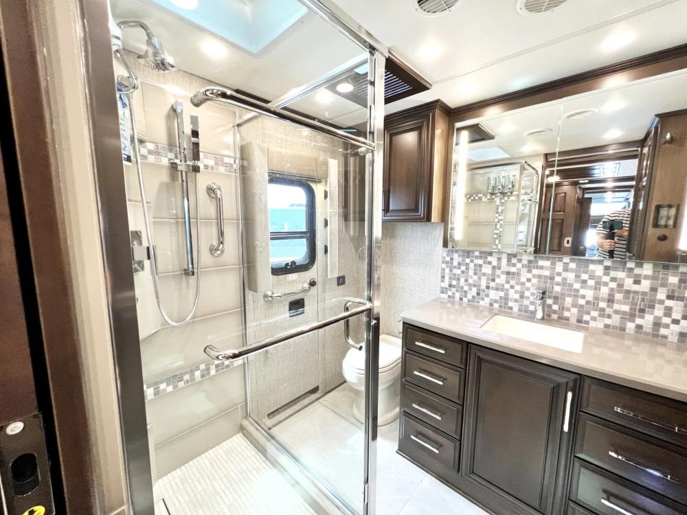 2023 Newmar Supreme Aire 4509 | Photo 19 of 37