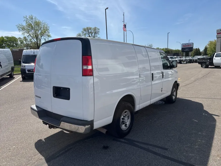 2017 Chevrolet Express 3500 | Photo 5 of 14