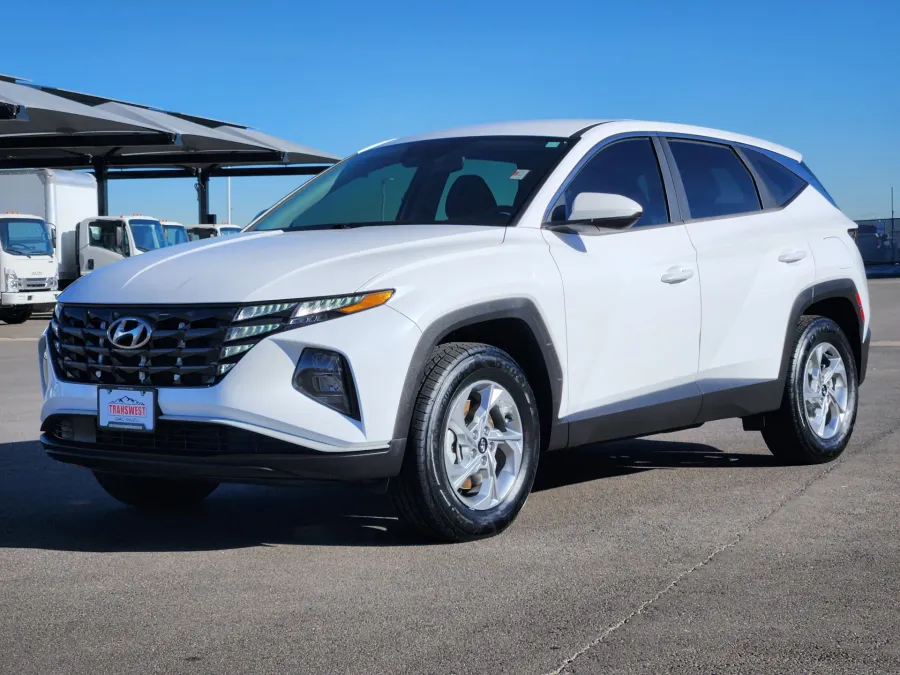2022 Hyundai Tucson SE | Photo 3 of 20