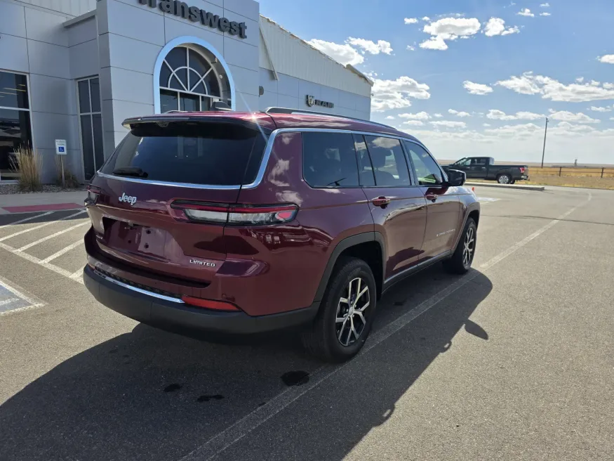 2023 Jeep Grand Cherokee L Limited | Photo 7 of 29