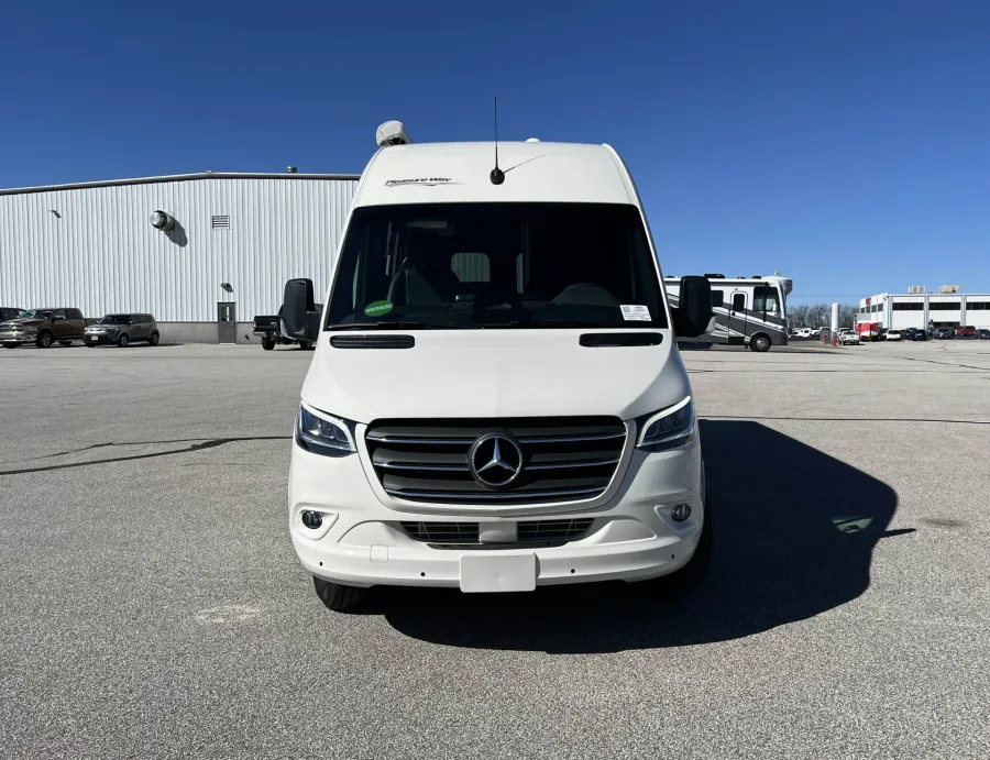 2026 Pleasure-way Plateau RB | Photo 5 of 28