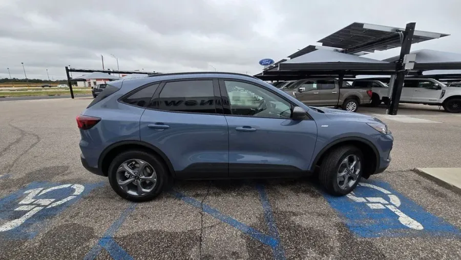 2026 Ford Escape | Photo 4 of 30