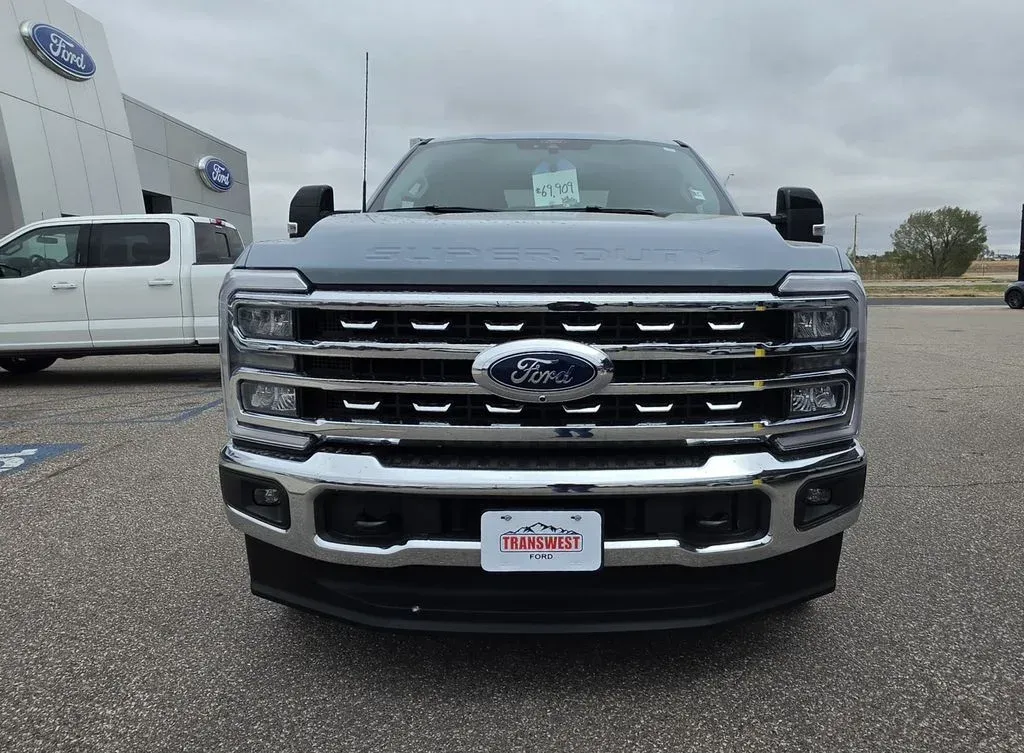 2025 Ford F-250 | Photo 4 of 35