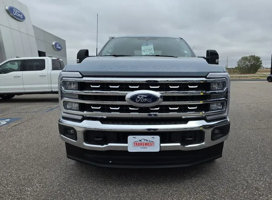 2025 Ford F-250 | Photo 4 of 35