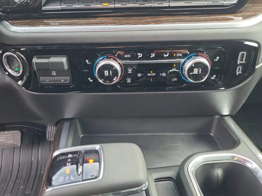 2026 GMC Sierra 1500 Elevation | Photo 16 of 23