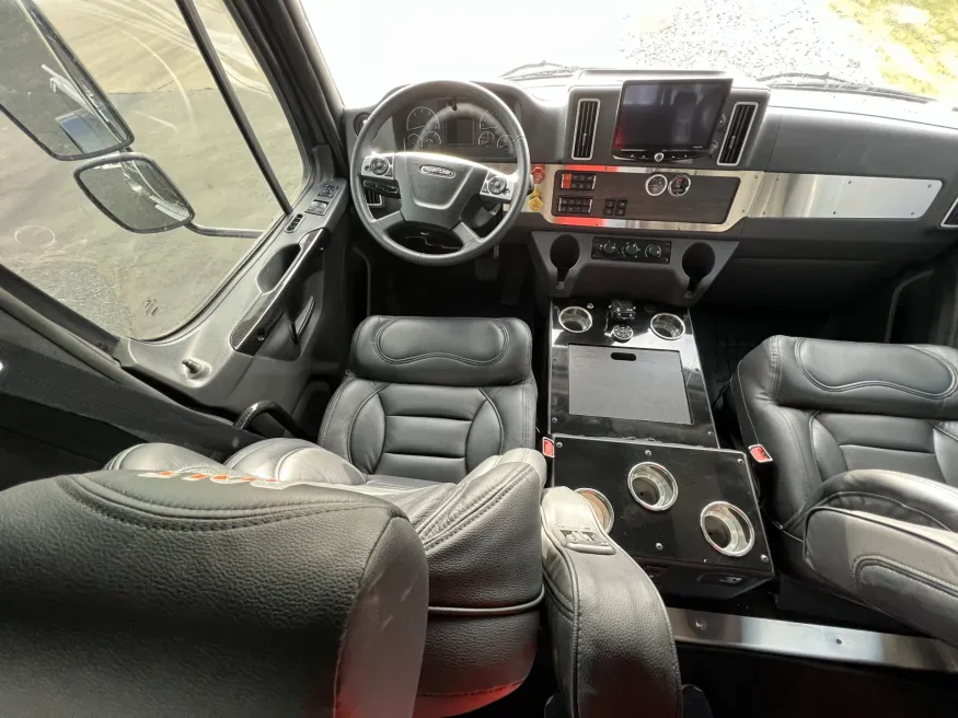 2024 Freightliner M2 106 Bolt | Photo 18 of 20