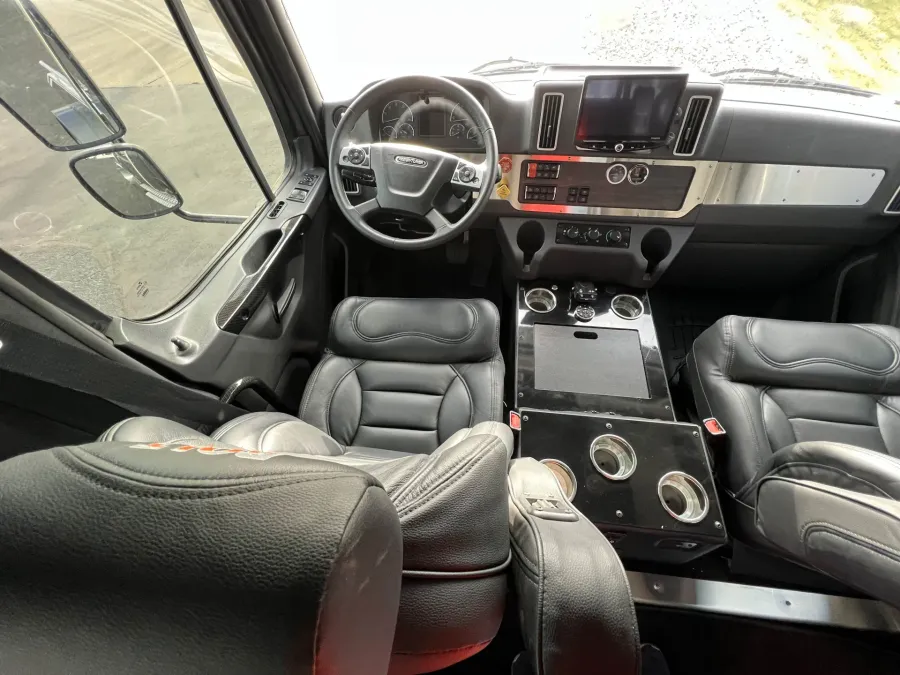 2024 Freightliner M2 106 Bolt | Photo 18 of 20