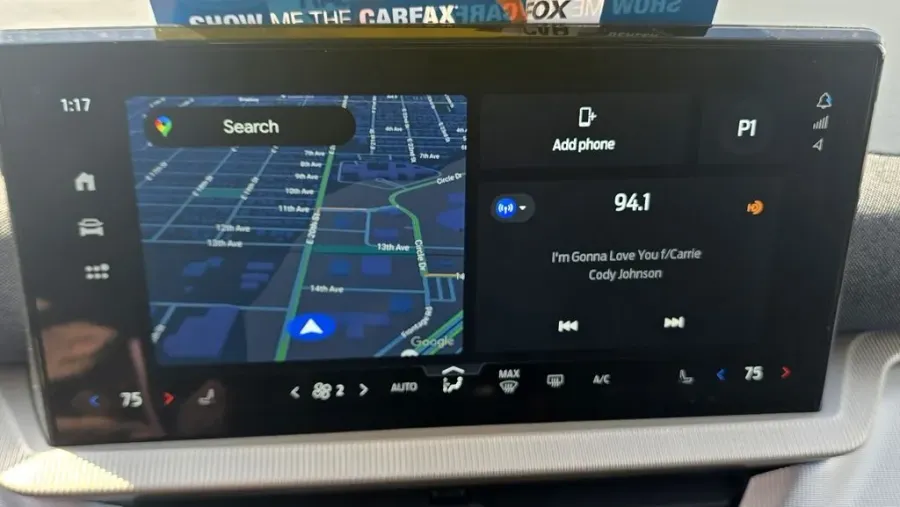 2025 Ford Explorer | Photo 19 of 30