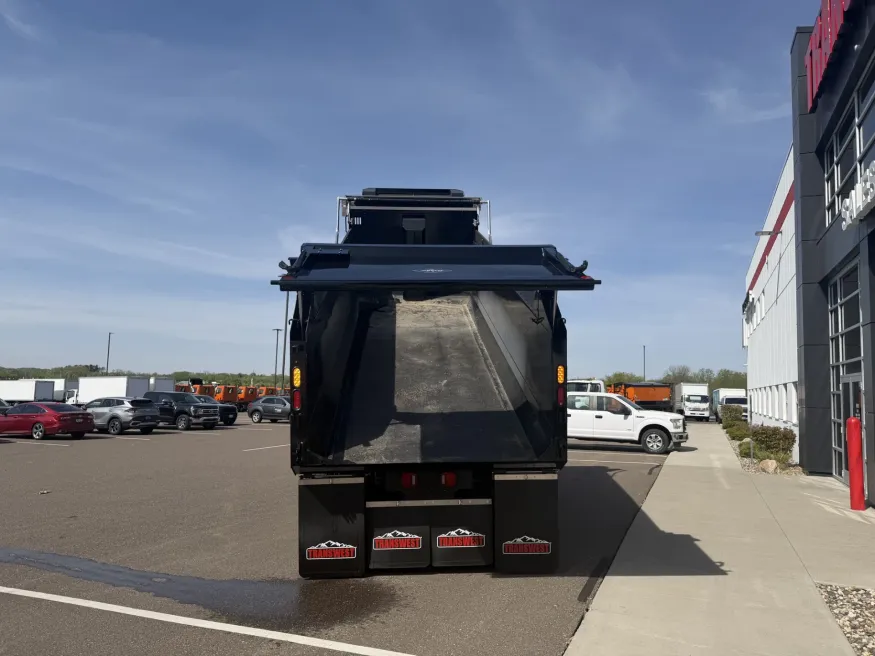 2027 Western Star 47X | Photo 9 of 10