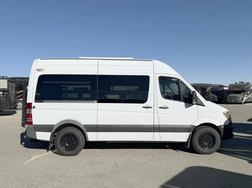 2017 Mercedes Benz Sportsmobile | Photo 2 of 17