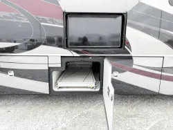 2019 Fleetwood Discovery 40M LXE | Thumbnail Photo 25 of 30