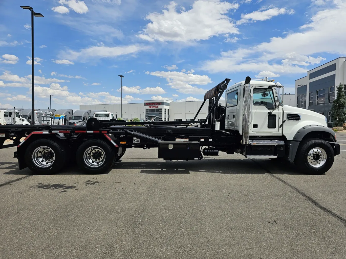 2024 Mack GU813 | Photo 5 of 17