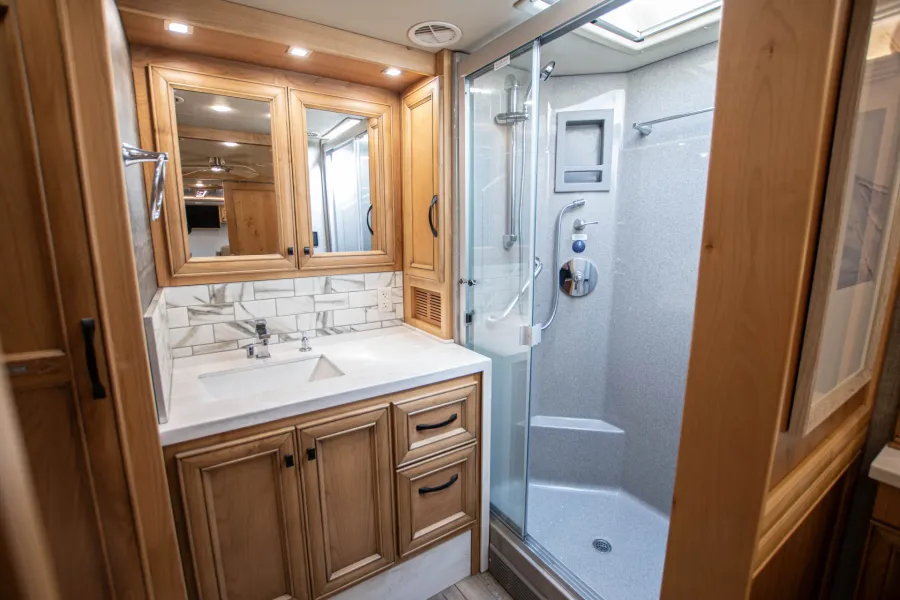 2023 Tiffin Phaeton 37BH | Photo 25 of 28