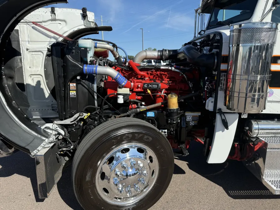 2023 Peterbilt 389 | Photo 11 of 12