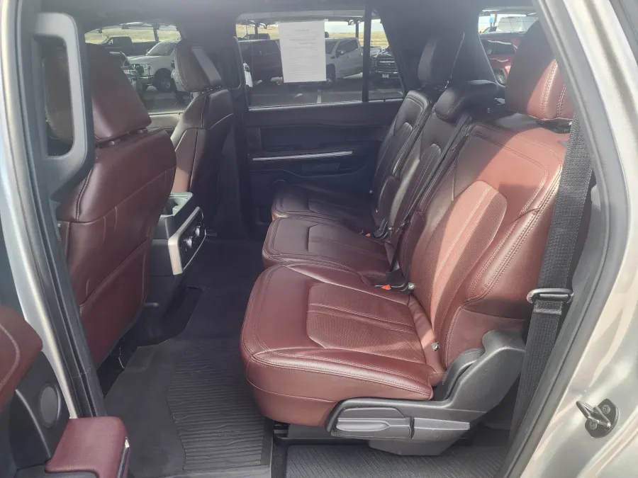 2022 Ford Expedition Max Limited | Photo 10 of 29