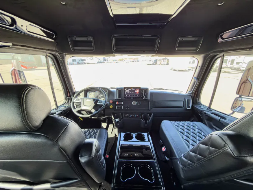 2024 Freightliner M2 106 Laredo | Photo 17 of 25