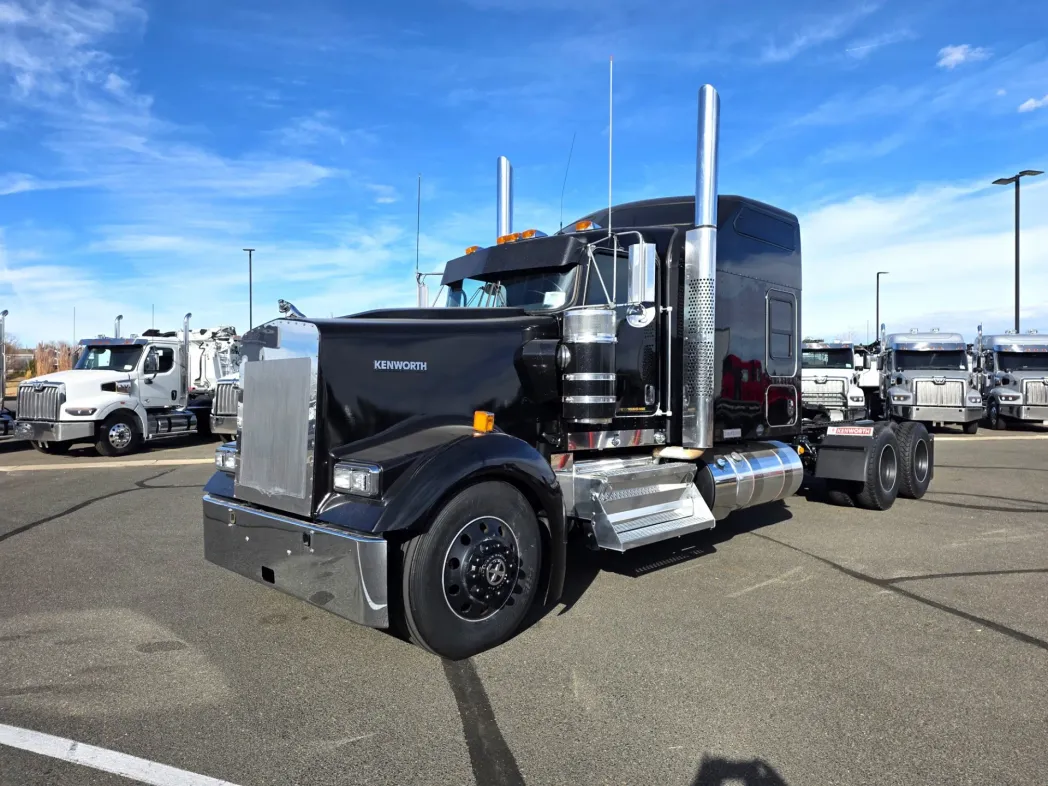 2023 Kenworth W900 