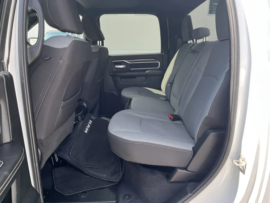 2024 RAM 2500 Big Horn | Photo 6 of 21