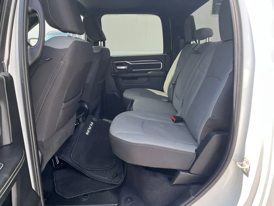 2024 RAM 2500 Big Horn | Photo 6 of 21