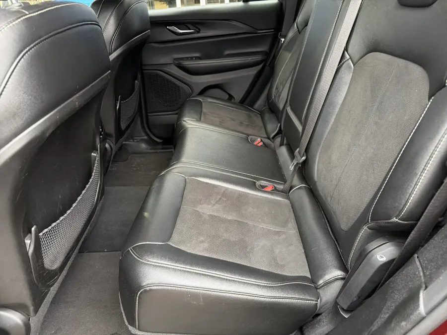 2024 Jeep Grand Cherokee Altitude | Photo 9 of 20