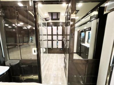 2020 Newmar King Aire 4531 | Thumbnail Photo 19 of 42