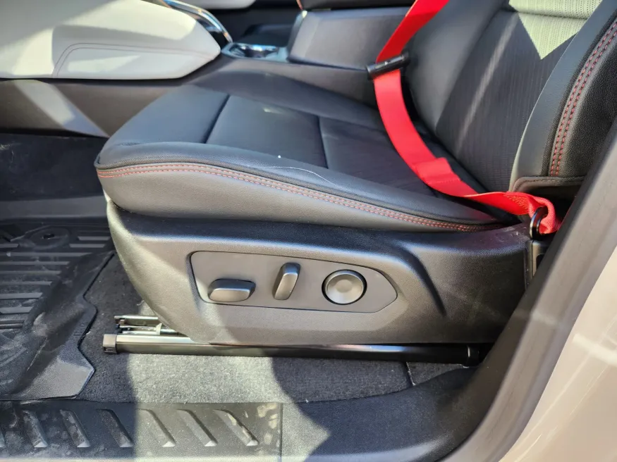 2026 GMC Canyon 4WD AT4X | Photo 9 of 29