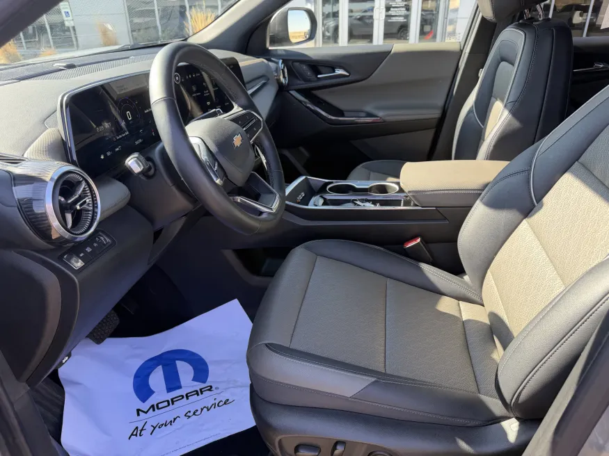 2025 Chevrolet Equinox AWD LT | Photo 14 of 22
