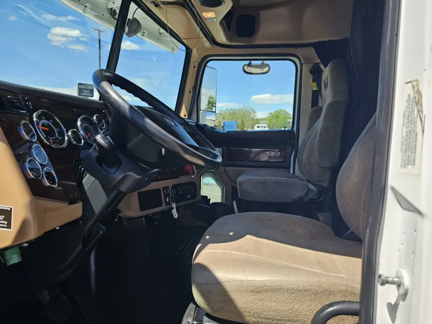 2022 Western Star 5700XE | Photo 9 of 23