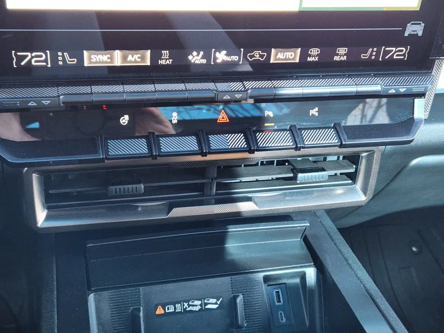 2024 GMC HUMMER EV SUV 3X | Photo 12 of 21