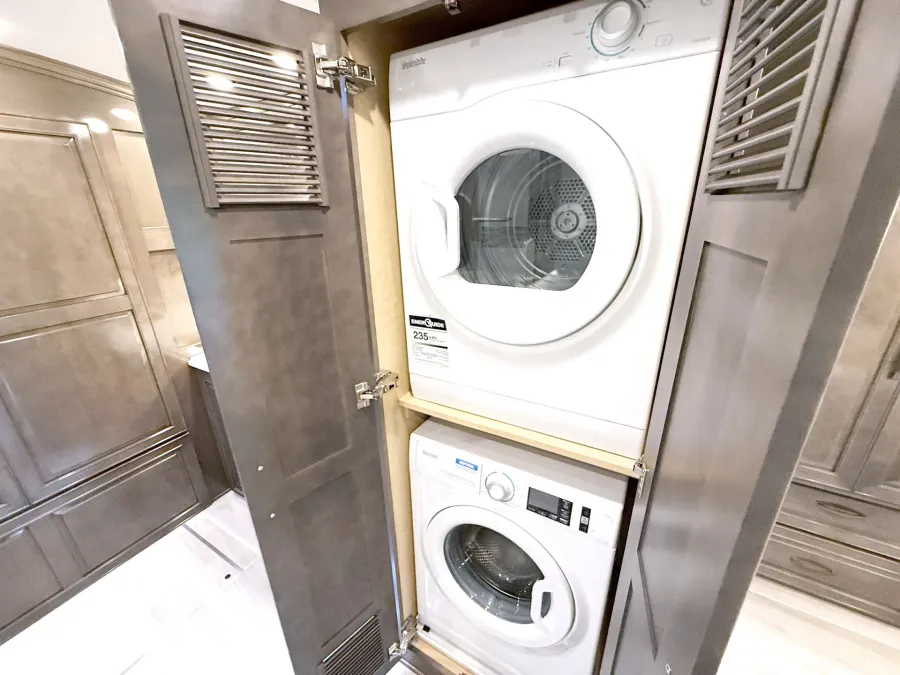 2026 Newmar Dutch Star 4369 | Photo 21 of 34