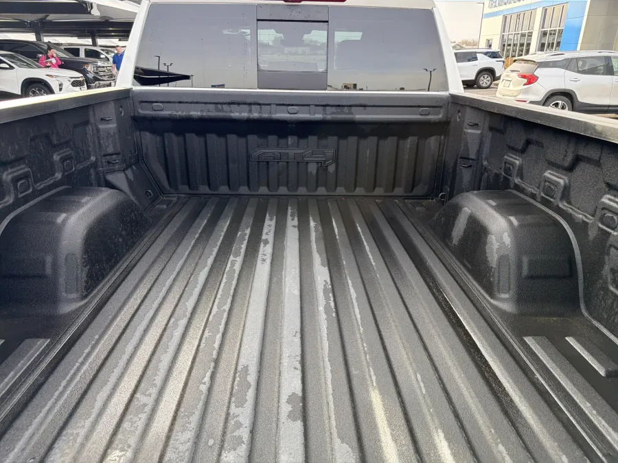 2023 GMC Sierra 1500 AT4 | Photo 8 of 22