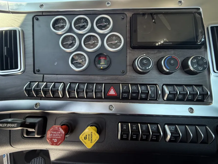 2027 Western Star 49X | Photo 11 of 13