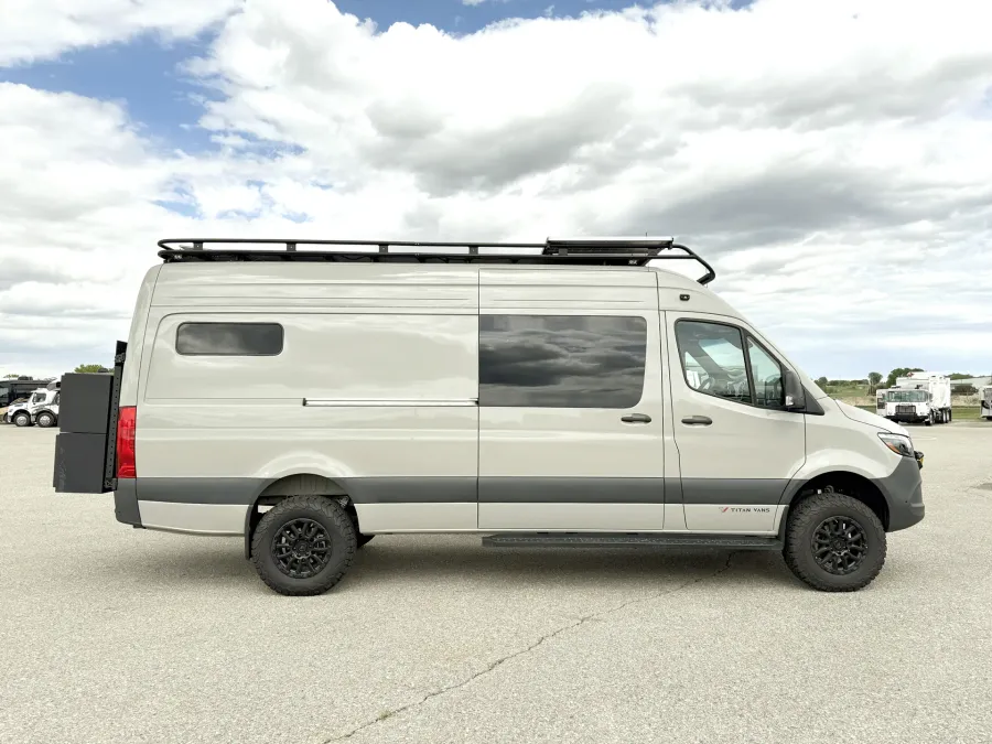 2024 Mercedes Benz 170 Ultra | Photo 3 of 22