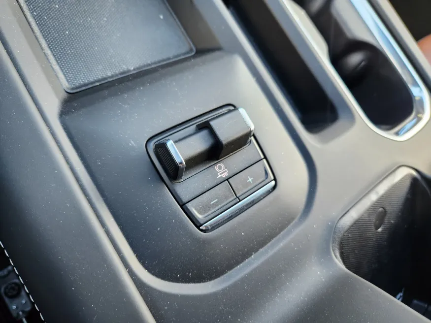 2025 GMC Sierra 3500HD Denali Ultimate | Photo 26 of 29