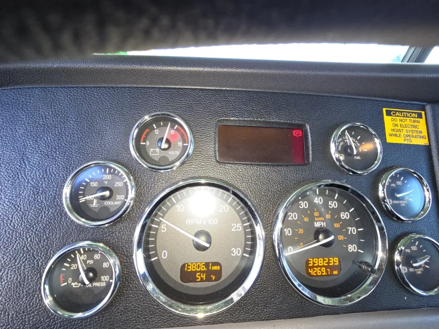 2022 Peterbilt 389 | Photo 33 of 40