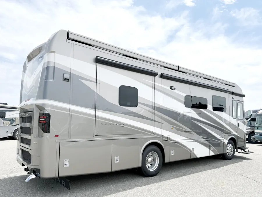 2026 Newmar Ventana 3512 | Photo 16 of 26