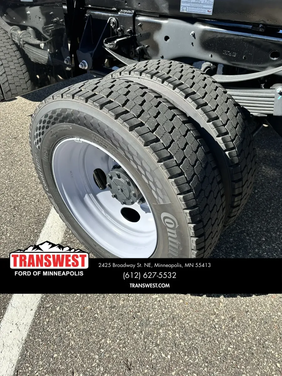 2025 Ford Super Duty F-550 | Photo 7 of 15