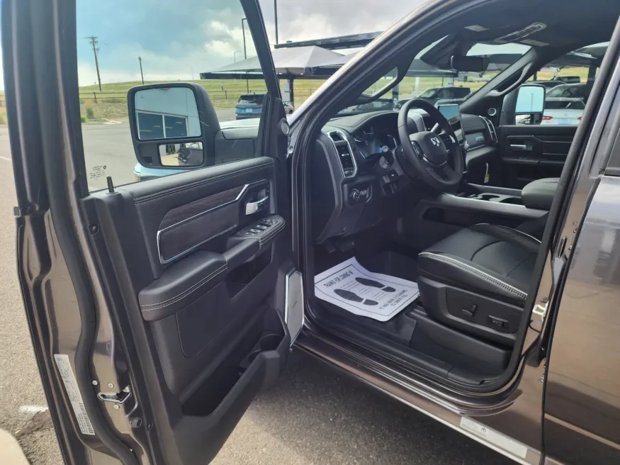 2025 RAM 3500 Laramie | Photo 9 of 26