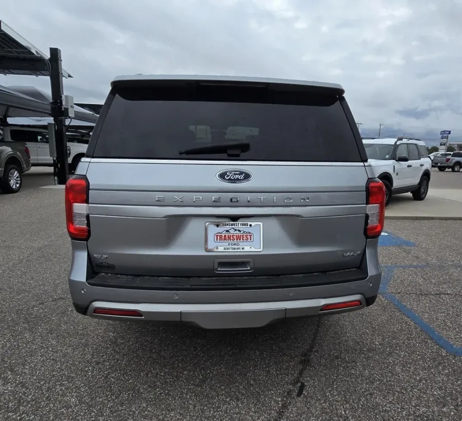 2022 Ford Expedition Max | Photo 7 of 35