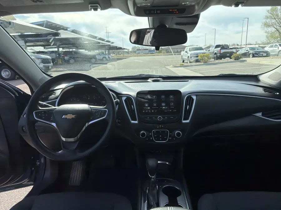 2025 Chevrolet Malibu LT | Photo 10 of 19
