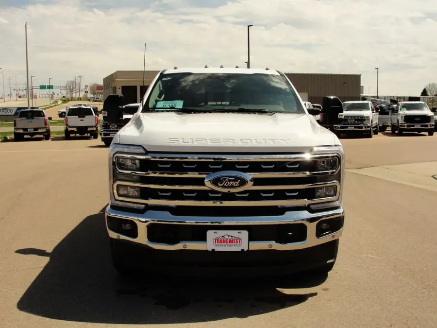 2026 Ford Super Duty F-350 | Photo 7 of 13