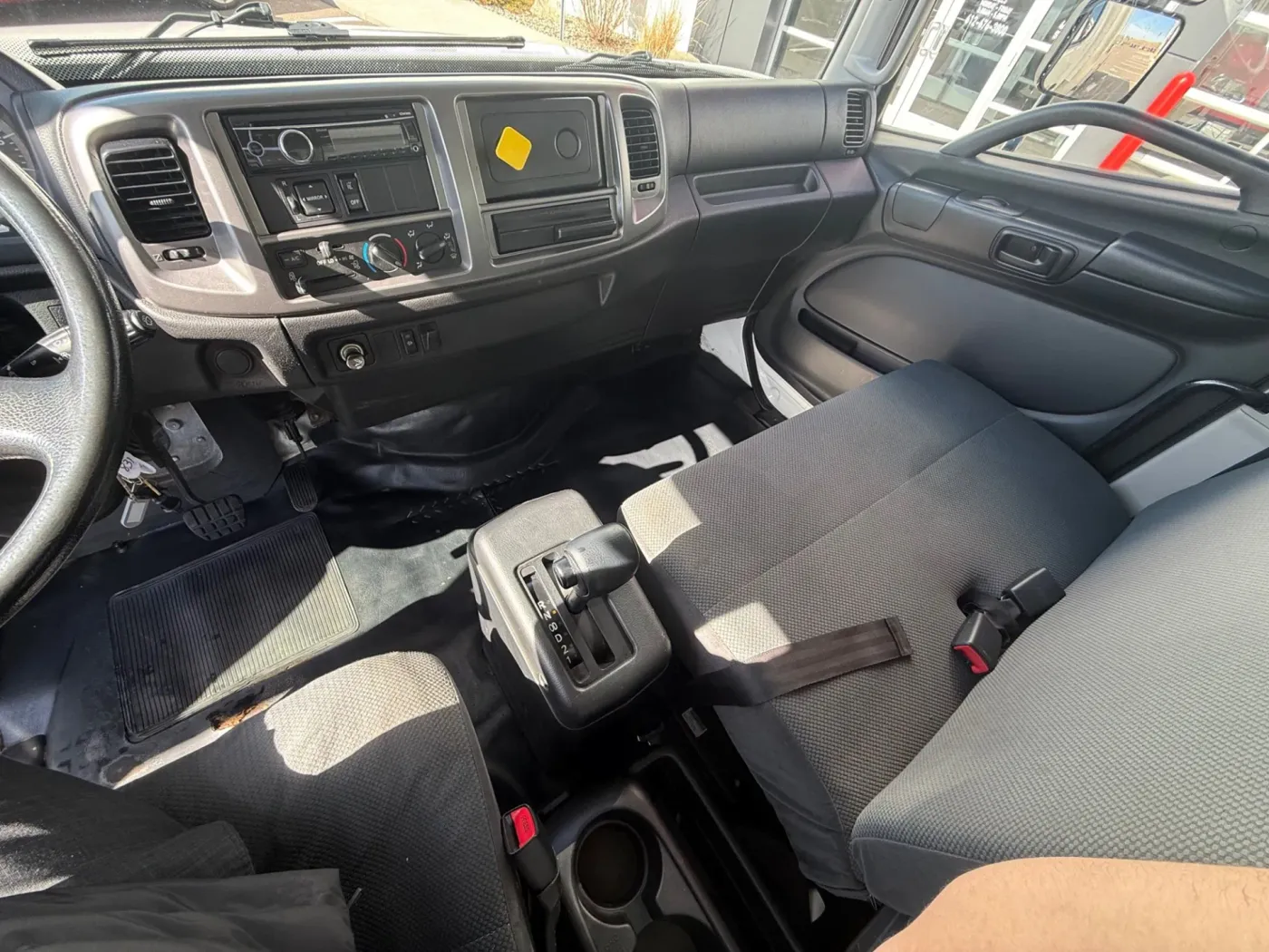 2016 Hino 268 | Photo 5 of 11