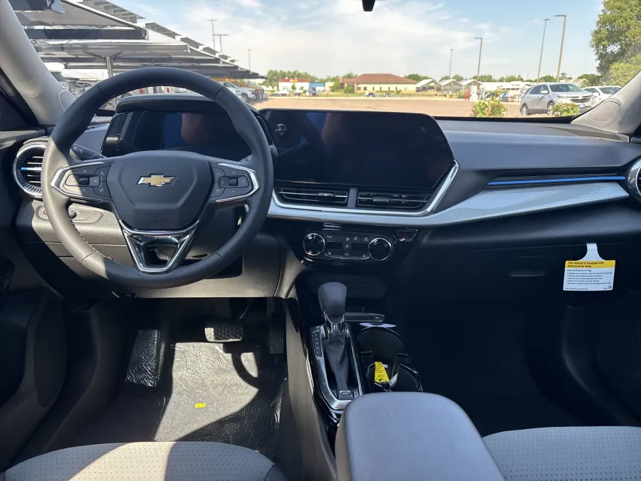 2025 Chevrolet Trax LT | Photo 10 of 20
