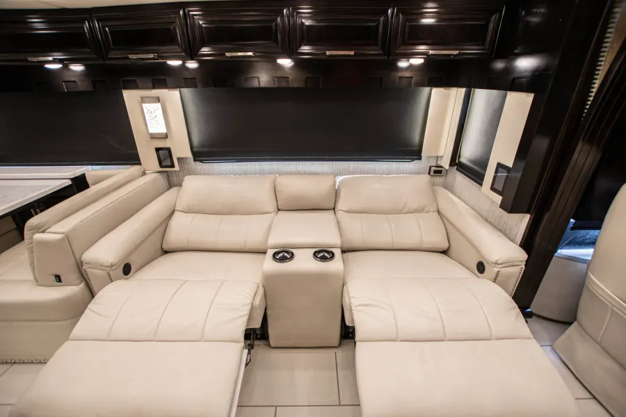 2022 Newmar London Aire 4579 | Photo 10 of 25
