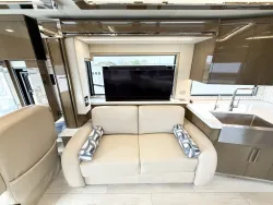 2024 Newmar King Aire 4596 | Thumbnail Photo 9 of 31