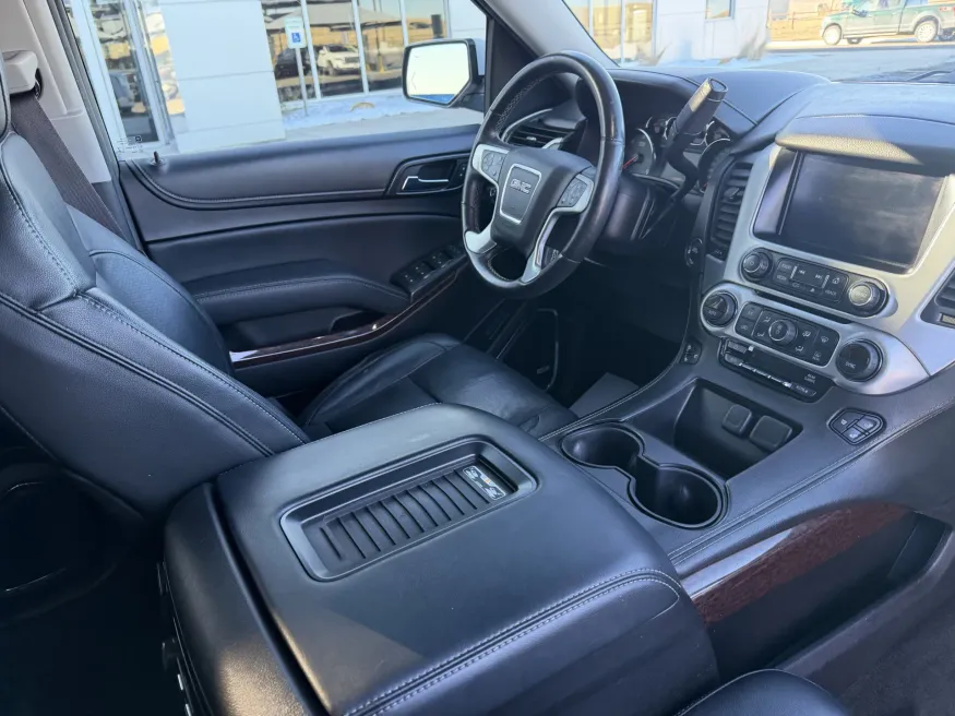 2016 GMC Yukon XL SLT | Photo 14 of 21