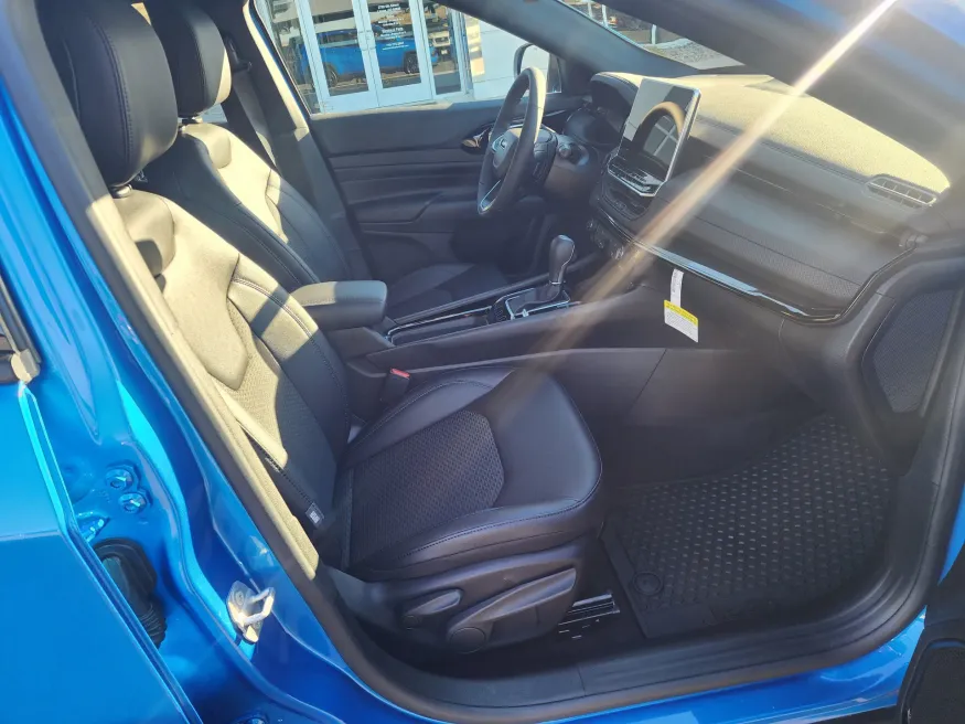 2026 Jeep Compass Latitude | Photo 13 of 19