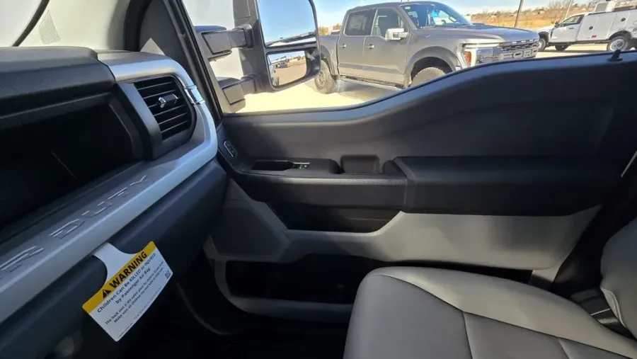 2026 Ford Super Duty F-350 | Photo 24 of 27